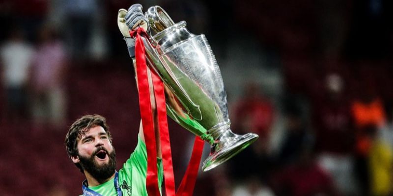 Thành công vang dội của Liverpool khi Alisson đến Anfield